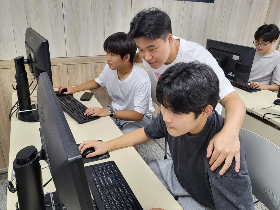 함께 코드를 살펴보며 문제를 해결하는 모습