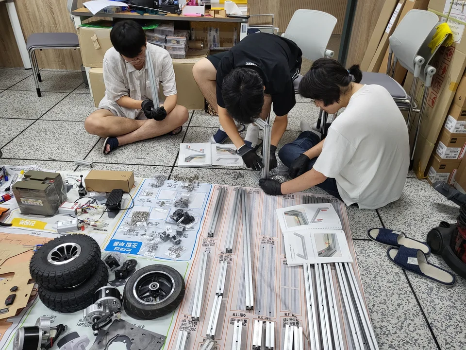 컴퓨터부 IF · 차량 부품 조립 실습