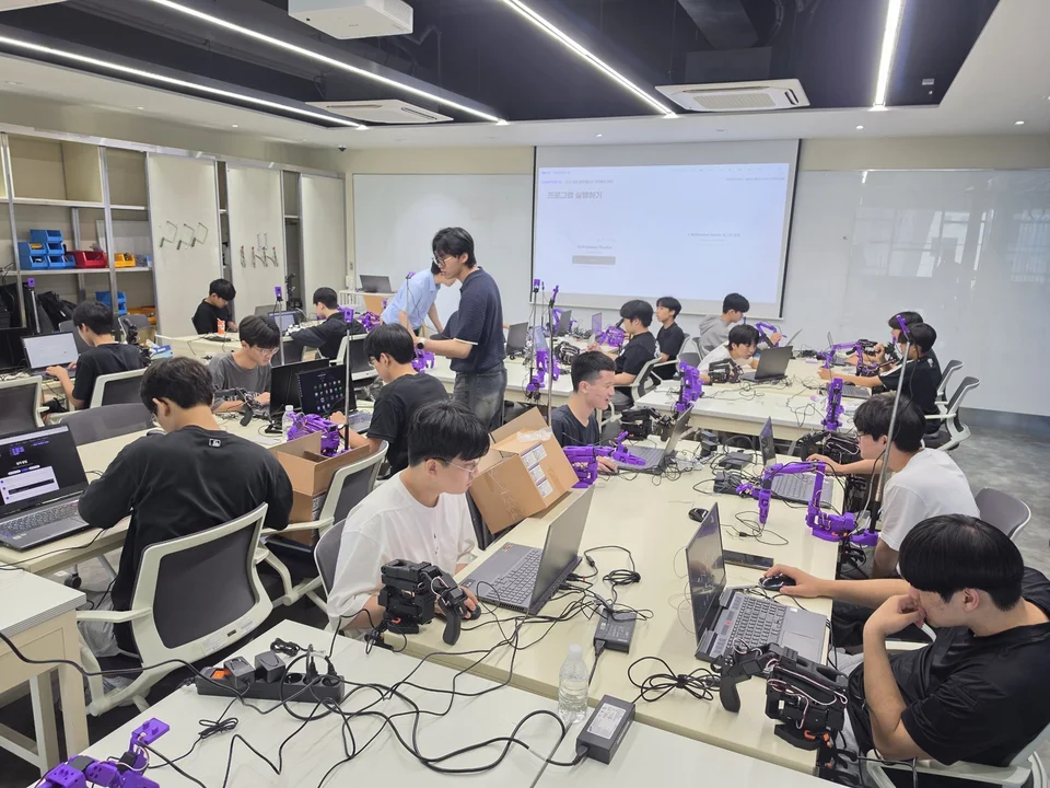 로봇팔과 노트북을 활용한 프로젝트 실습