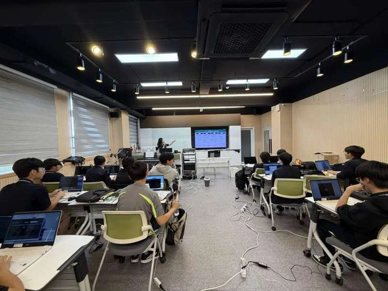 파이썬을 직접 활용하는 실습 중심 수업